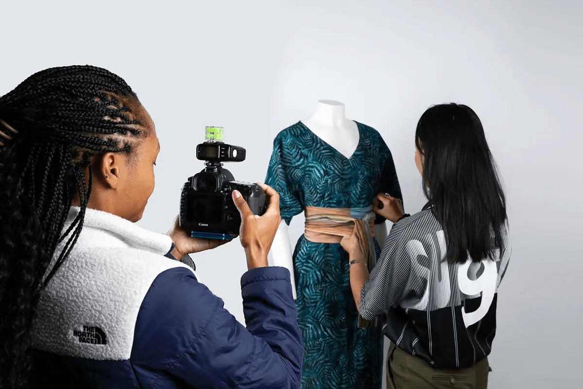 Here’s a detailed SEO-friendly blog post on Ghost Mannequin Photography 2024: Proven Ways To Attract Customers, designed to be around 1000 words: Ghost Mannequin Photography 2024